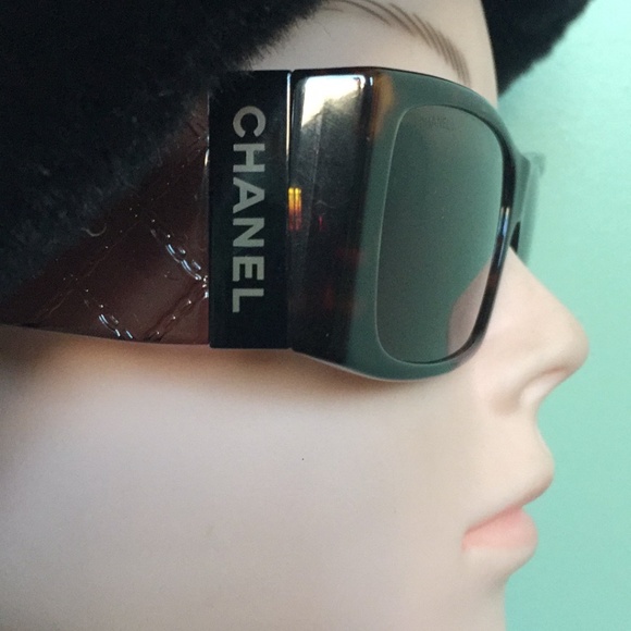 CHANEL Sunglasses - Picture 4 of 9